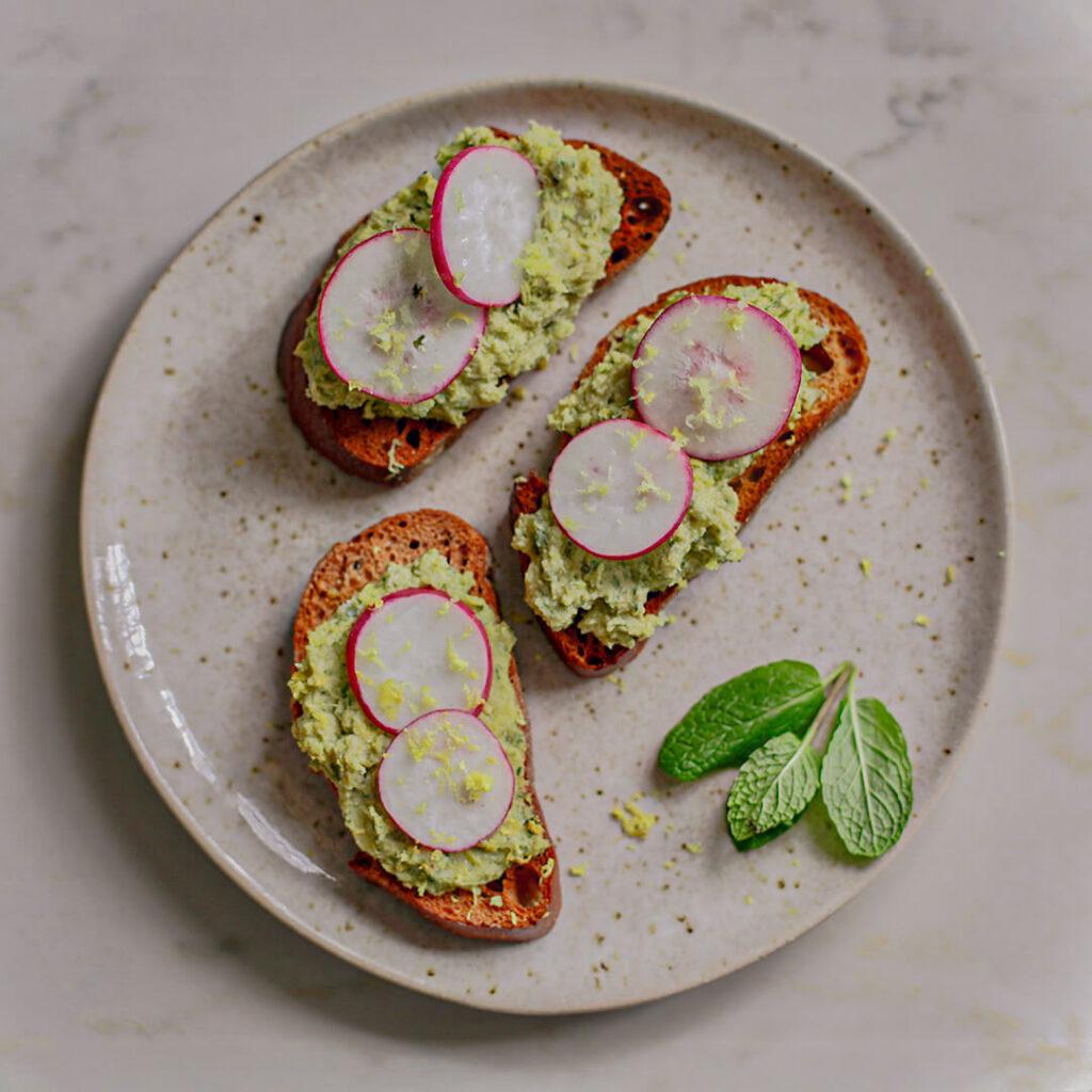 Pea & Mint Pesto Crostini cc